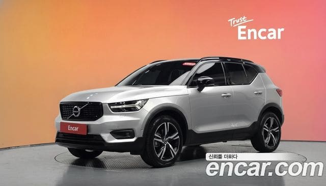 Volvo XC40 — фото 1