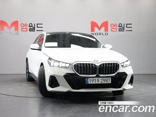 BMW 5 Series — фото 1