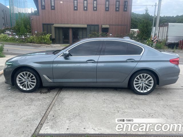 BMW 5 Series — фото 1