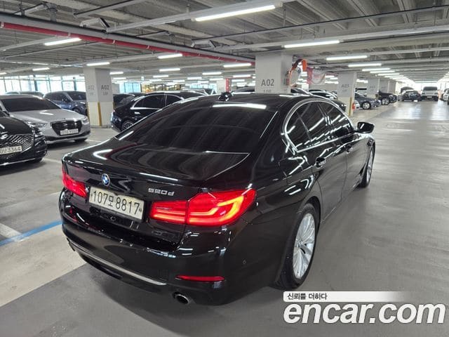 BMW 5 Series — фото 1