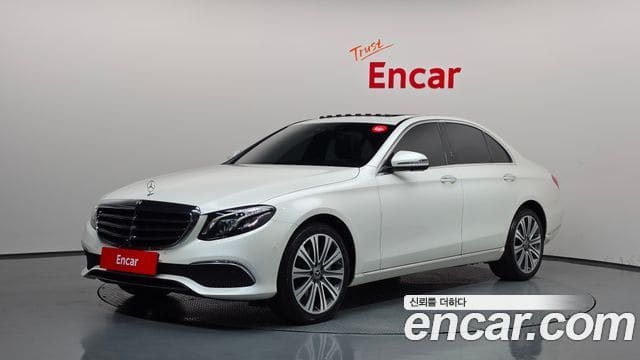 Mercedes-Benz E-Class — фото 1