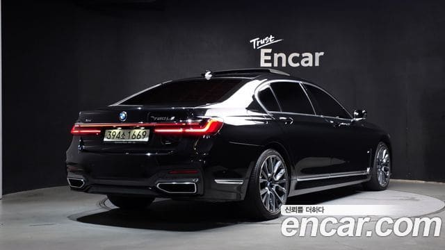 BMW 7 Series — фото 1