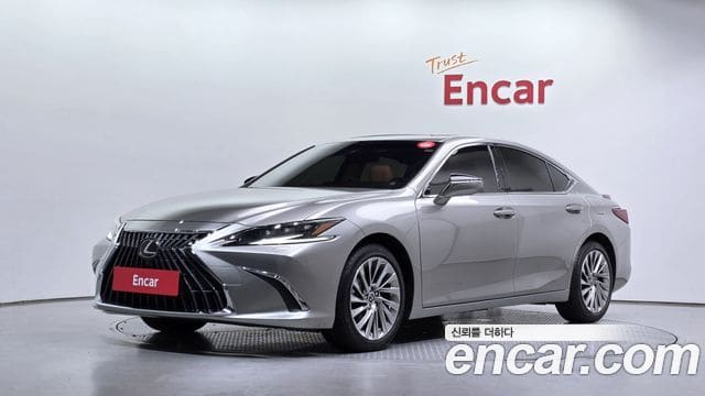 Lexus ES300h — фото 1