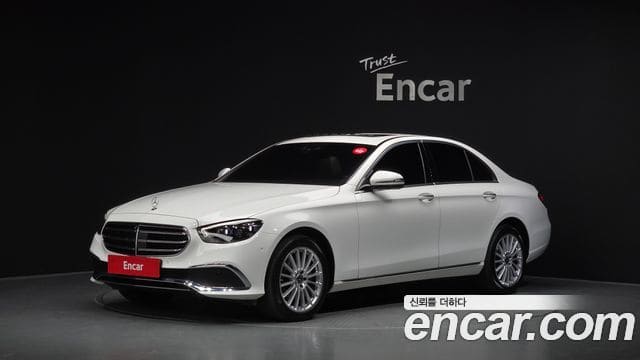 Mercedes-Benz E-Class — фото 1