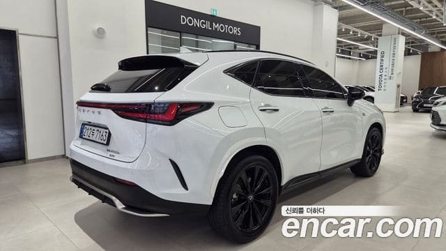 Lexus NX450h+ — фото 1