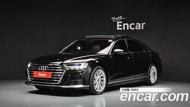 Audi A8 — фото 1