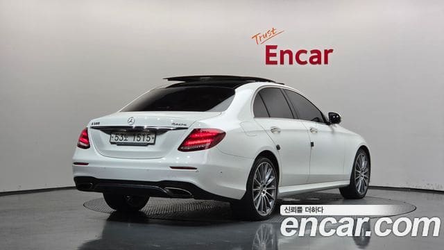Mercedes-Benz E-Class — фото 1