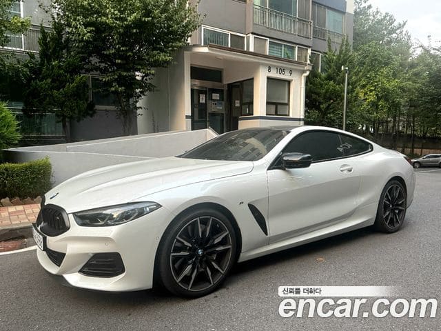 BMW 8 Series — фото 1