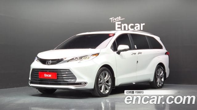 Toyota Sienna — фото 1