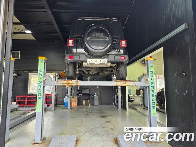 Jeep Wrangler — фото 1