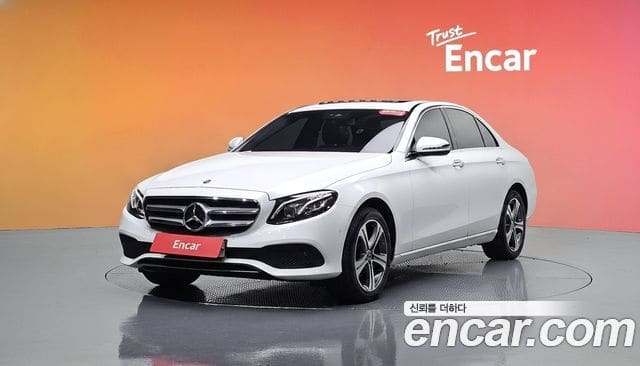Mercedes-Benz E-Class — фото 1