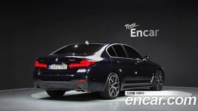 BMW 5 Series — фото 1