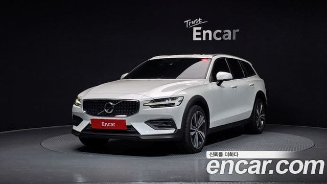 Volvo V60 Cross Country — фото 1