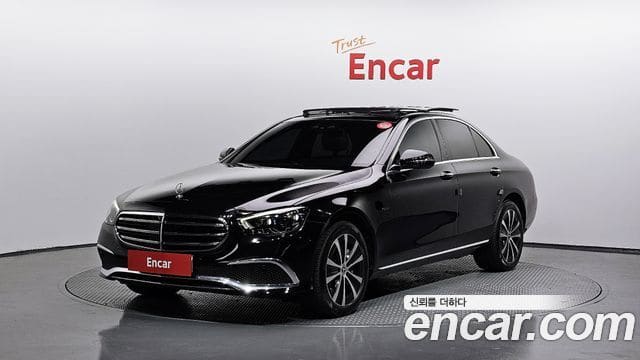 Mercedes-Benz E-Class — фото 1