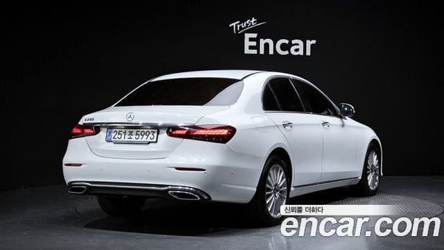 Mercedes-Benz E-Class — фото 1
