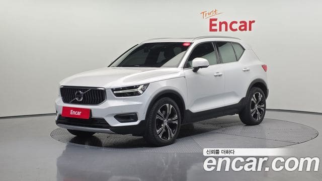 Volvo XC40 — фото 1