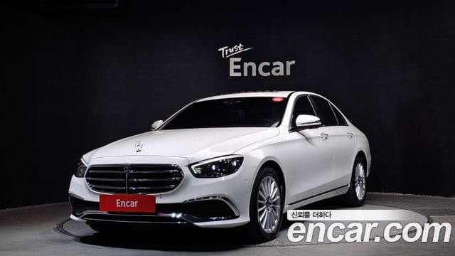 Mercedes-Benz E-Class — фото 1