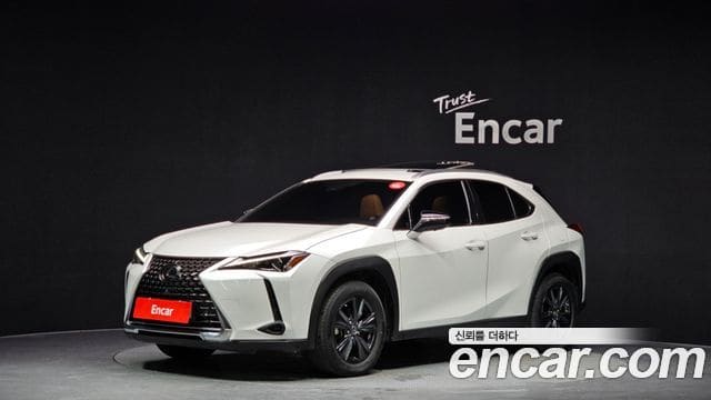 Lexus UX250h — фото 1