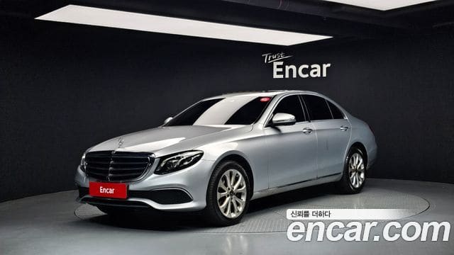 Mercedes-Benz E-Class — фото 1