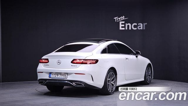 Mercedes-Benz E-Class — фото 1