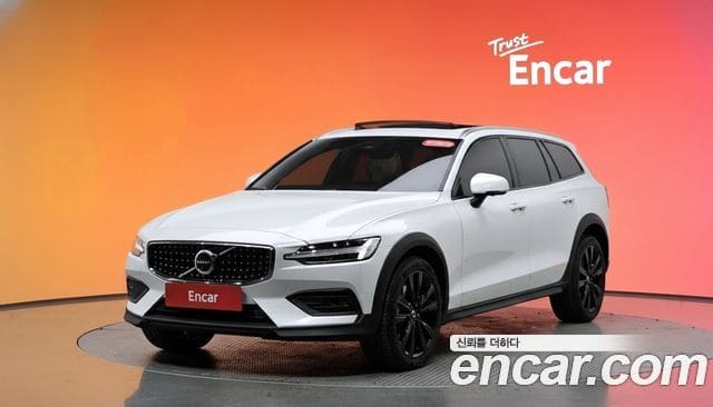 Volvo V60 Cross Country — фото 1