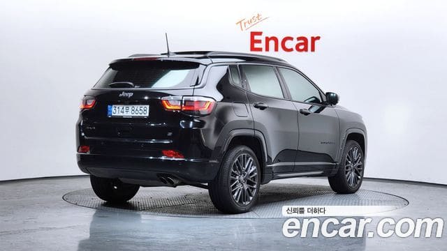 Jeep Compass — фото 1