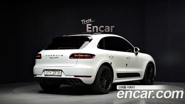 Porsche Macan — фото 1