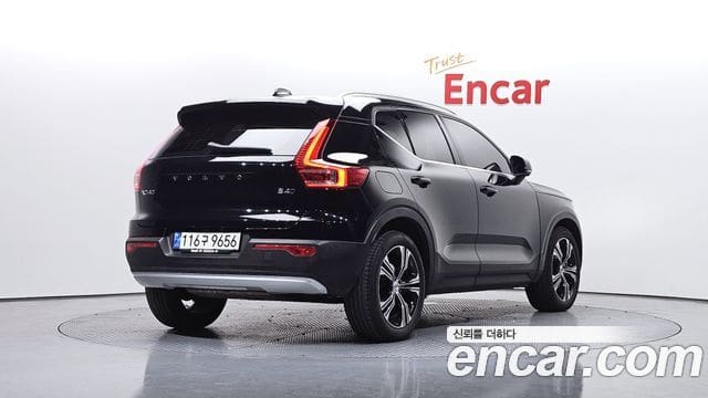 Volvo XC40 — фото 1