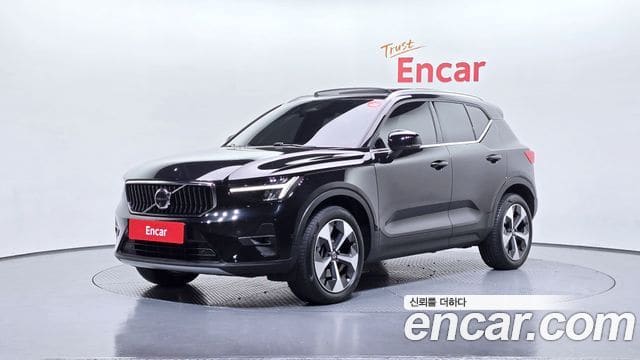 Volvo XC40 — фото 1
