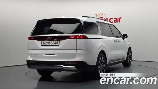 Kia Carnival — фото 1