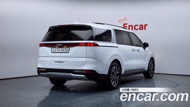 Kia Carnival — фото 1
