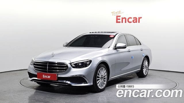 Mercedes-Benz E-Class — фото 1