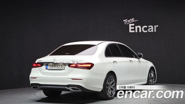Mercedes-Benz E-Class — фото 1