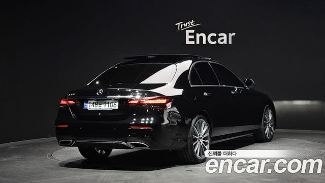 Mercedes-Benz E-Class — фото 1
