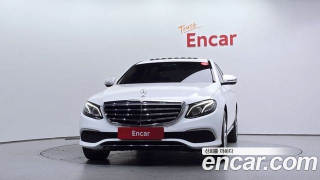 Mercedes-Benz E-Class — фото 1