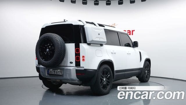 Land Rover Defender — фото 1