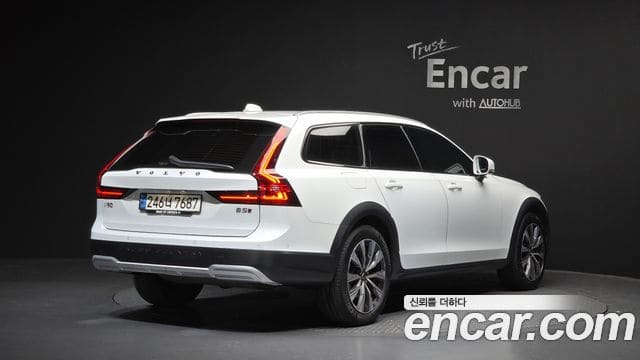 Volvo V90 Cross Country — фото 1