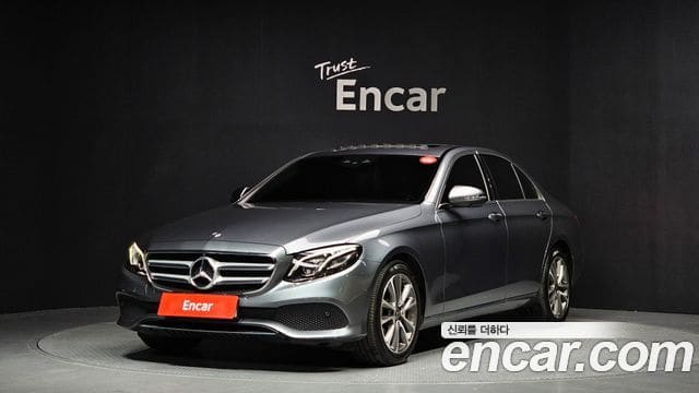 Mercedes-Benz E-Class — фото 1