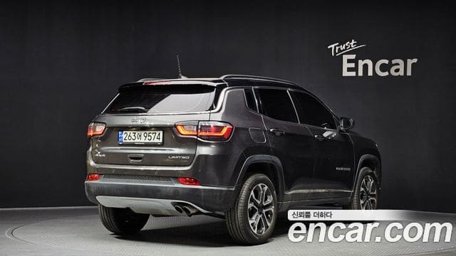 Jeep Compass — фото 1