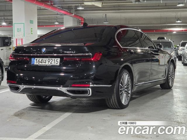 BMW 7 Series — фото 1