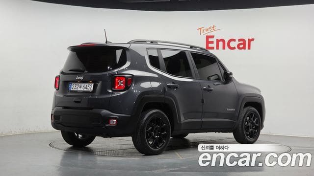Jeep Renegade — фото 1