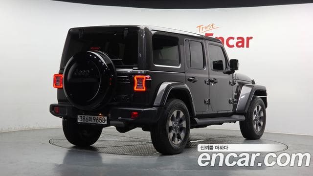 Jeep Wrangler — фото 1