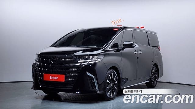 Toyota Alphard — фото 1