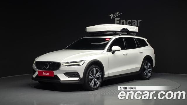Volvo V60 Cross Country — фото 1