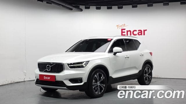 Volvo XC40 — фото 1