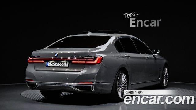 BMW 7 Series — фото 1