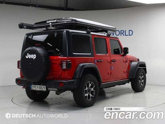 Jeep Wrangler — фото 1
