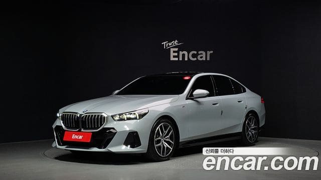 BMW 5 Series — фото 1