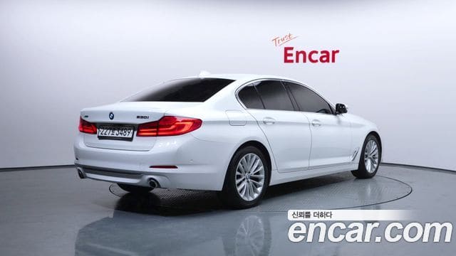 BMW 5 Series — фото 1