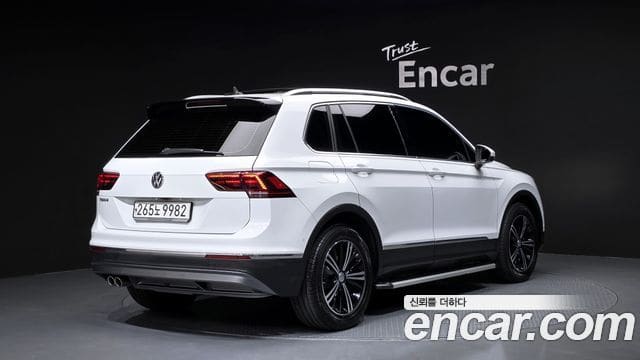 Volkswagen Tiguan — фото 1